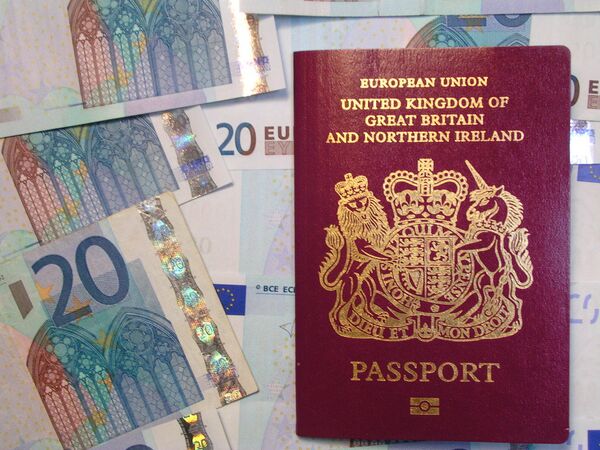 Паспорт гражданина Англии. Архивное фото - Sputnik Кыргызстан