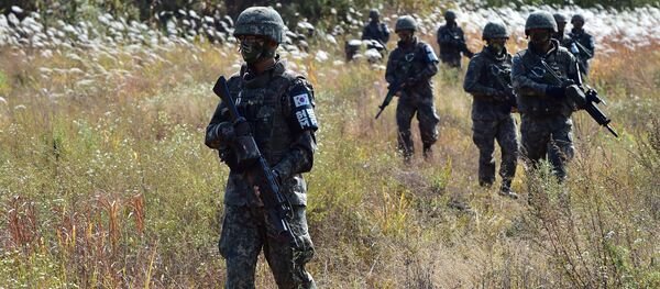 Военные Южной Кореи патрулируют границу. Архивное фото - Sputnik Кыргызстан