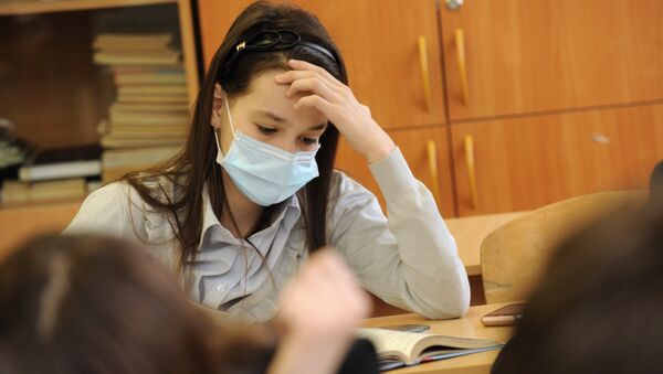 Девушка в медицинской маске. Архивное фото - Sputnik Кыргызстан