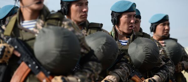 Военнослужащие во время учений. Архивное фото - Sputnik Кыргызстан