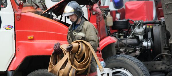 Сотрудник пожарной службы. Архивное фото - Sputnik Кыргызстан