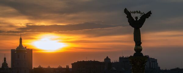 Закат на площади Независимости в Киеве. Архивное фото - Sputnik Кыргызстан