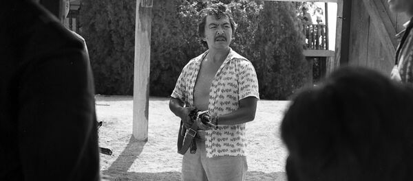 Народному артисту КР, режиссеру Болоту Шамшиеву — 75. Неизвестные фото за кадром Народному артисту КР, режиссеру Болоту Шамшиеву — 75. Неизвестные фото за кадром - Sputnik Кыргызстан