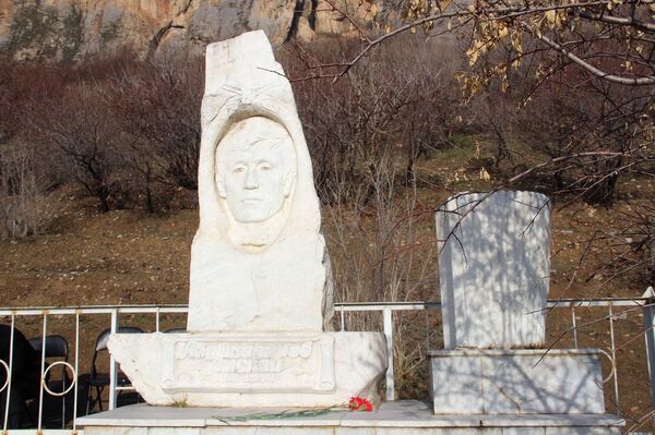 В Оше почтили память известного композитора и исполнителя Рыспая Абдыкадырова - Sputnik Кыргызстан