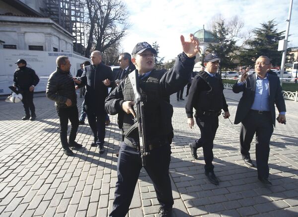 Стамбул шаарындагы полиция кызматкерлери. - Sputnik Кыргызстан