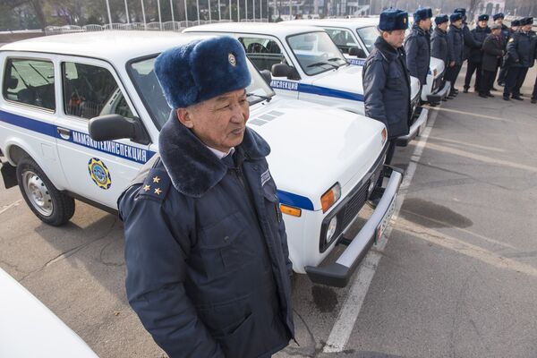Вручение Госэкотехинспекции автомобилей Нива - Sputnik Кыргызстан