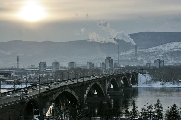 Коммунальный мост через реку Енисей. Архивное фото - Sputnik Кыргызстан
