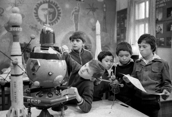 Жаш өспүрүмдөрдүн станциясы. 1983-жыл - Sputnik Кыргызстан