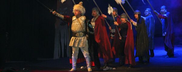 Артисты на сцене во время спектакля Барсбек по пьесе драматурга Султана Раева. - Sputnik Кыргызстан