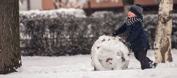 Обильный снегопад в Бишкеке - Sputnik Кыргызстан