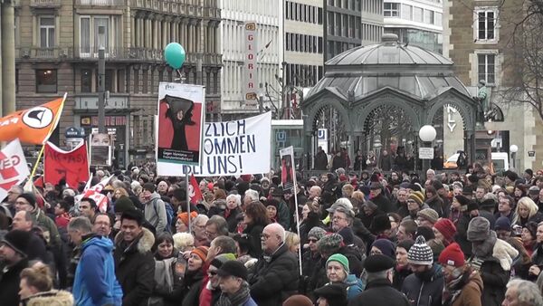 Марш в Кельне и митинг в Штутгарте: Германия протестует против насилия - Sputnik Кыргызстан
