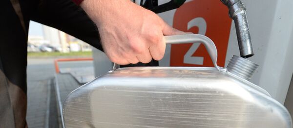 Работа автозаправочной станции в Екатеринбурге - Sputnik Кыргызстан