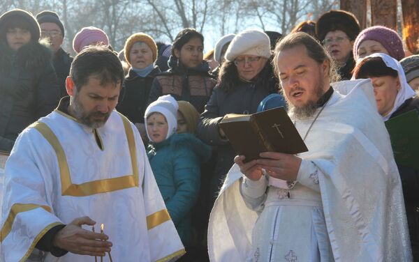 В ошском храме Архистратига Михаила 19 января прошли мероприятия, посвященные празднику Крещения Господня - Sputnik Кыргызстан