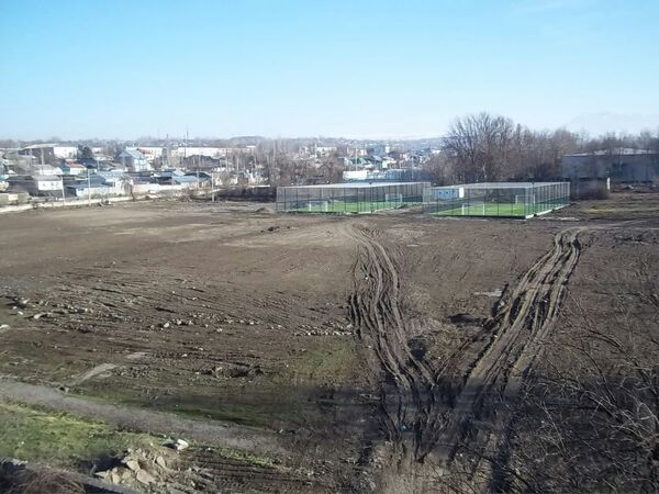 Построенные футбольные поля в Оше. - Sputnik Кыргызстан