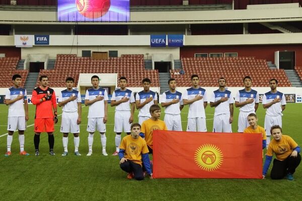 Молдеджная сборная КР по футболу - U-22 перед матчем. Архивное фото - Sputnik Кыргызстан