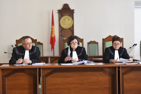 Судьи Верховного суда Кыргызской Республики на заседании. - Sputnik Кыргызстан