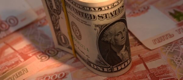Денежные купюры России и США. Архивное фото Денежные купюры России и США. Архивное фото - Sputnik Кыргызстан