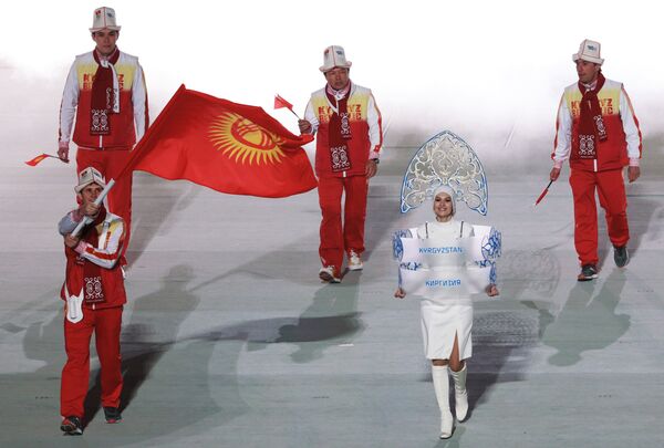 Сочидеги 2014-жылдагы кышкы Олимпиада оюндарынын ачылышында Кыргызстандын делегациясы келе жатат - Sputnik Кыргызстан