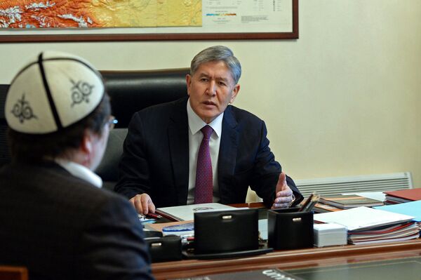 Президент Алмазбек Атамбаев белгилүү теолог Кадыр Маликовду кабыл алды. - Sputnik Кыргызстан