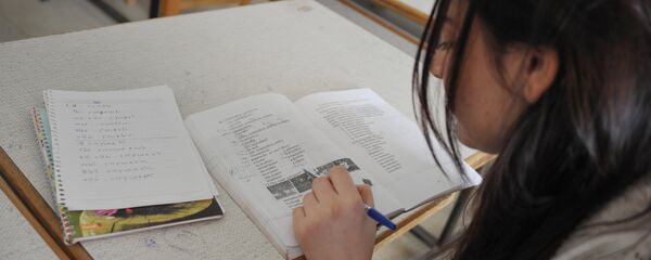 Окуучу сабак учурунда. Архив - Sputnik Кыргызстан