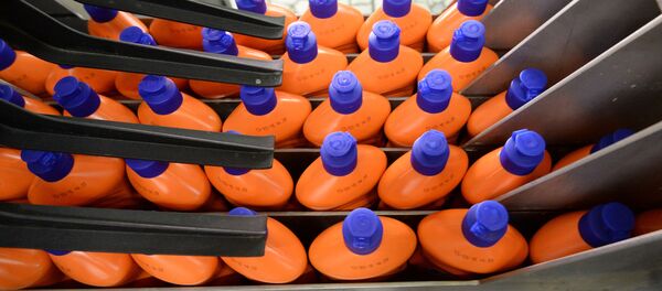 Линия розлива и упаковки моющего средства. Архивное фото - Sputnik Кыргызстан