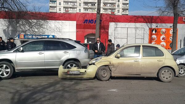 Бишкектин борборунда төрт автоунаа кагышты - Sputnik Кыргызстан