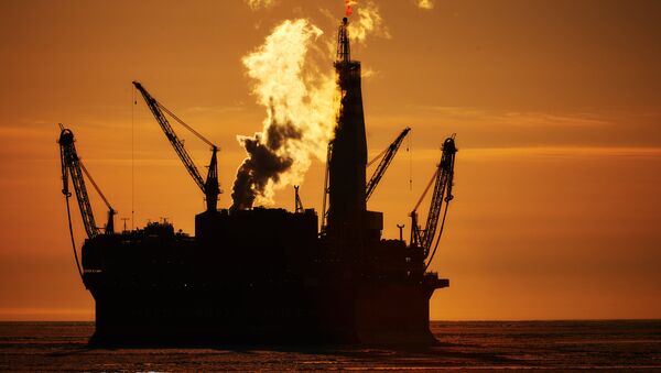 Морская нефтедобывающая платформа. Архивное фото - Sputnik Кыргызстан