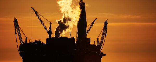 Морская нефтедобывающая платформа. Архивное фото - Sputnik Кыргызстан