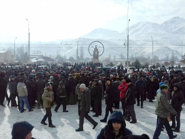 Жители Нарынской области во время митинга. - Sputnik Кыргызстан