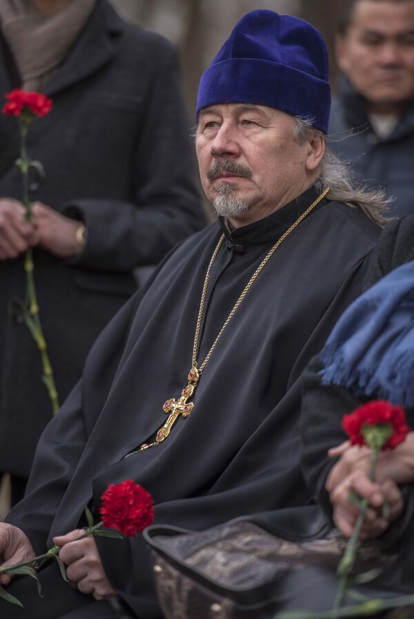 Священнослужитель почтил память погибших ленинградцев - Sputnik Кыргызстан