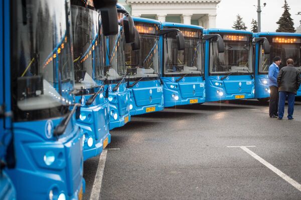Новые автобусы на стоянке. Архивное фото - Sputnik Кыргызстан