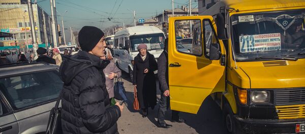 Маршрутки на одной из улиц Бишкека. Архивное фото - Sputnik Кыргызстан