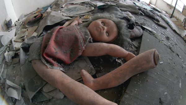 Брошенная кукла. Архивное фото - Sputnik Кыргызстан