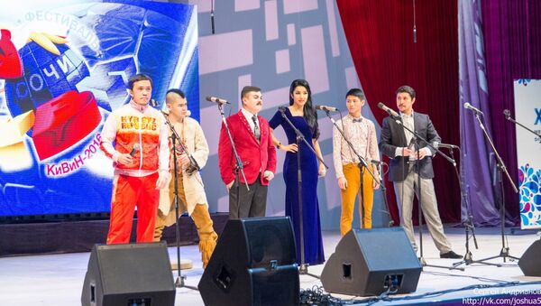 Архивное фото участников КВН команды Азия MIX во время выступления - Sputnik Кыргызстан