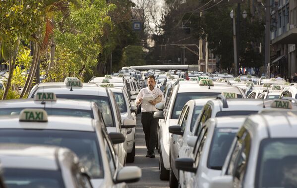 В Сан-Паулу (Бразилия) таксистом можно быть только на белой машине - Sputnik Кыргызстан