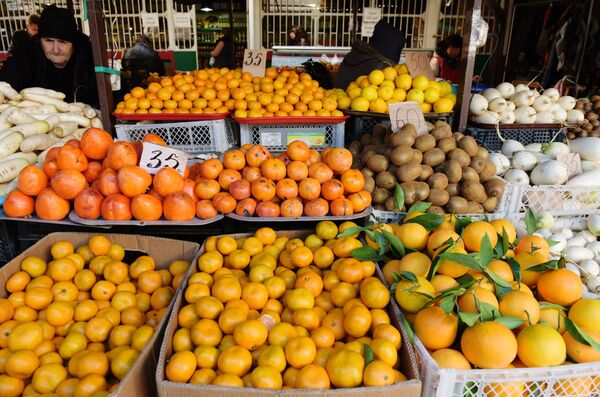Продажа фруктов на рынке. Архивное фото - Sputnik Кыргызстан