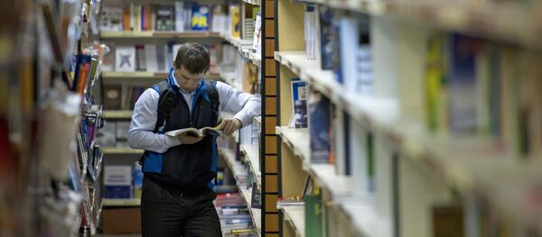 Китепканадагы окурман. Архив - Sputnik Кыргызстан