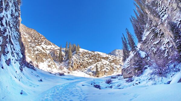 Горы покрытые снегом. Архивное фото - Sputnik Кыргызстан