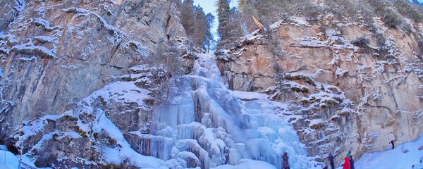 Замерший водопад в Кыргызстане. Архивное фото - Sputnik Кыргызстан