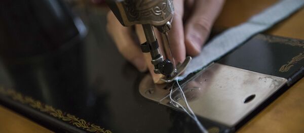 Шитье на машинке. Архивное фото - Sputnik Кыргызстан