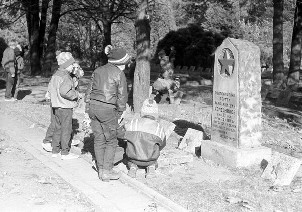Мемориальное кладбище советских воинов в городе Сувалки в Польше. Архивное фото - Sputnik Кыргызстан