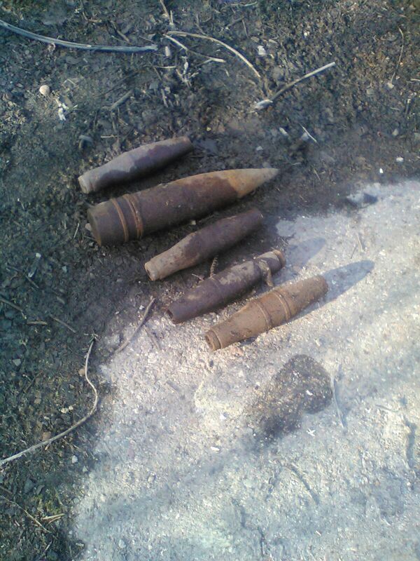 Найденные снаряды в канализационном люке в Канте. - Sputnik Кыргызстан