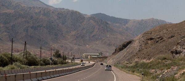 Бишкек Ысык-Көл жолу. Архив - Sputnik Кыргызстан