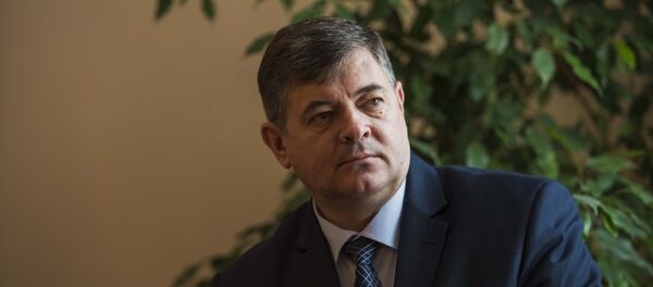 Вице-премьер Кыргызстана Олег Панкратов во время интервью. - Sputnik Кыргызстан