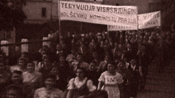 Народы прибалтийских республик празднуют вступление в СССР. Съемки 1940 года - Sputnik Кыргызстан