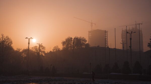 Туманное утро в Бишкеке. Архивное фото - Sputnik Кыргызстан