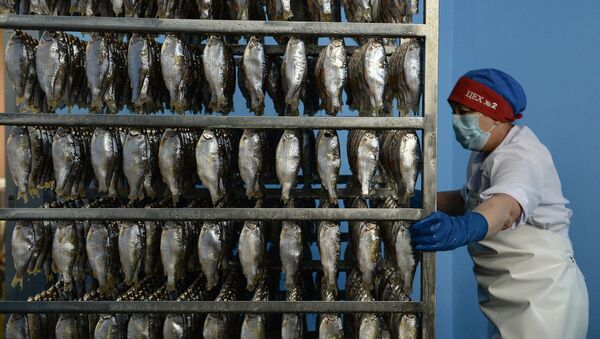 Перерабатывающий рыбозавод группы компаний Камшат в Новосибирске - Sputnik Кыргызстан