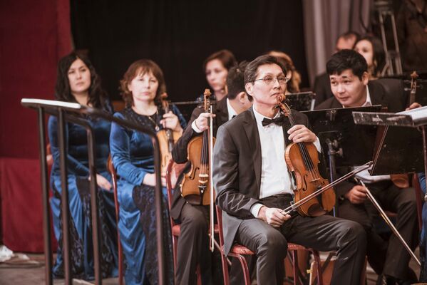 Музыканты Государственного академического симфонического оркестра имени Асанхана Джумахматова - Sputnik Кыргызстан