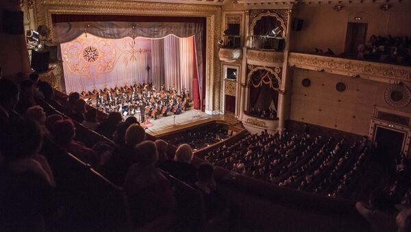 Зрители в театре оперы и балета. Архивное фото - Sputnik Кыргызстан