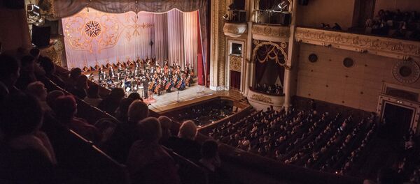 Зрители в театре оперы и балета. Архивное фото - Sputnik Кыргызстан